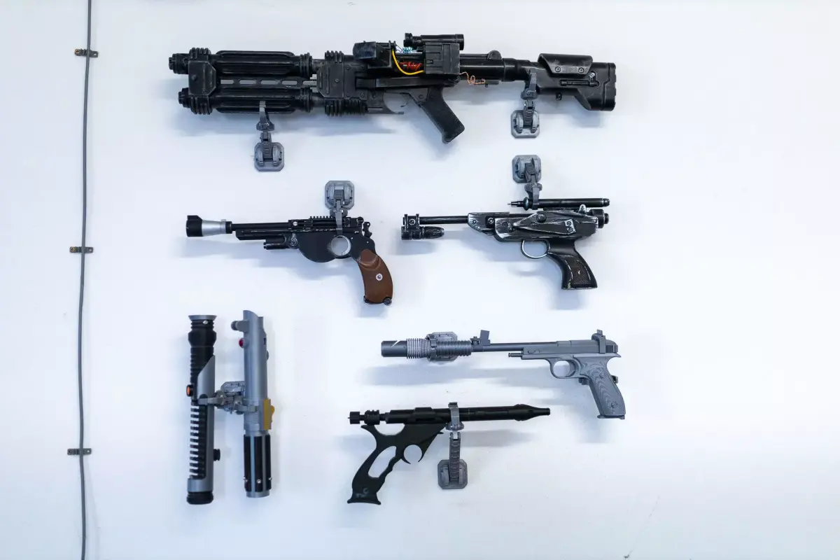 Star Wars Blaster Holder Free 3D print model