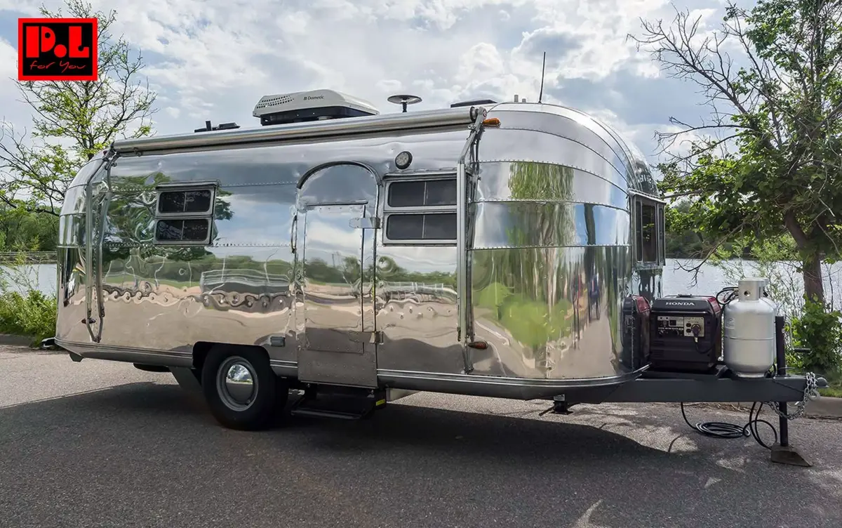 Airstream Flying Cloud 19-Feet Camper 1953-1954 3D print model