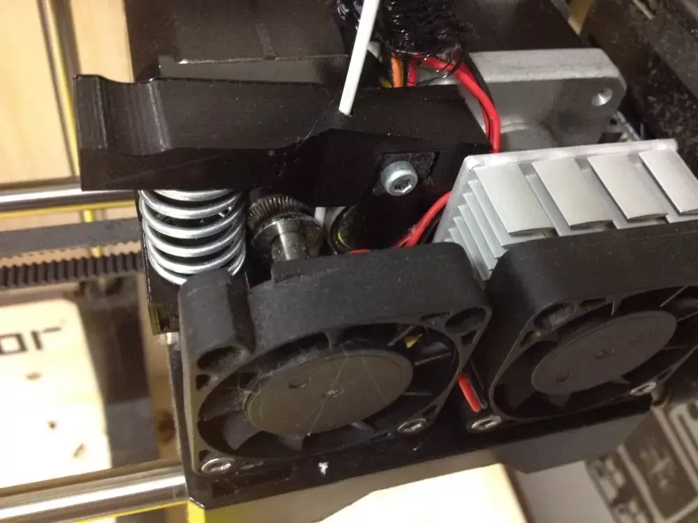 Yet another spring loaded extruder Free 3D print model
