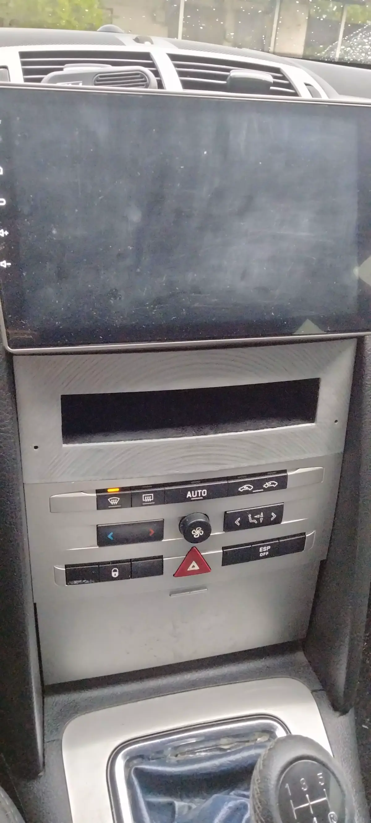 Peugeot 407 shelf instead of the stock radio 3D print model