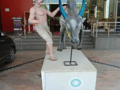 Madurai Anjapar hotel jallikattu statue  bull 3d photogrammetry 3D model
