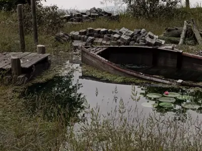 Rustic Abandoned Boat - Lowpoly 3D Model Free low-poly 3D model