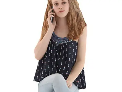 Hannah Posed 002