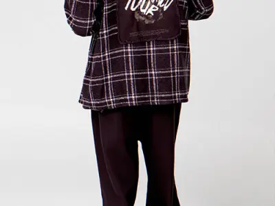 Posed 00386 15