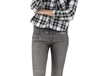 Janna Posed 010
