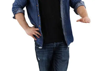 Leo Posed 001