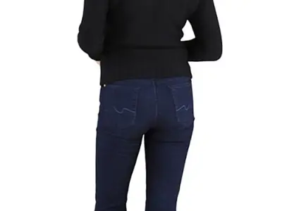 Alexandra Posed 002