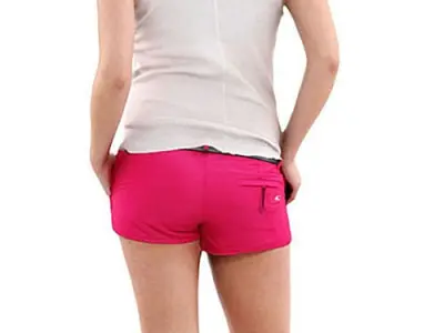Pamela Posed 001