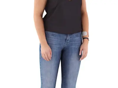 Melanie Posed 002