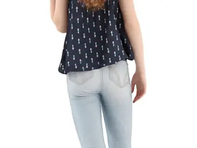 Hannah Posed 007