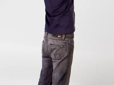 Posed 00211 28
