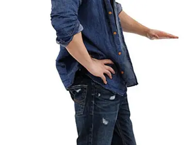 Leo Posed 001