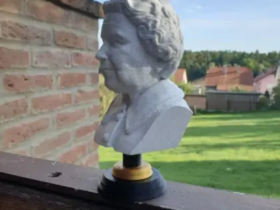 Queen Elizabeth bust - Commercial Licence 3D print model
