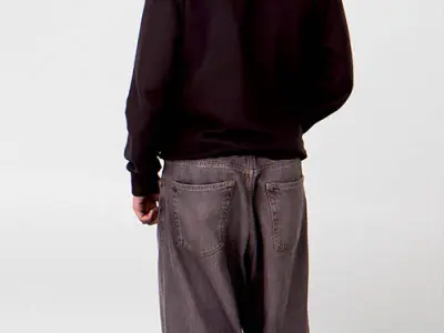 Posed 00204 03