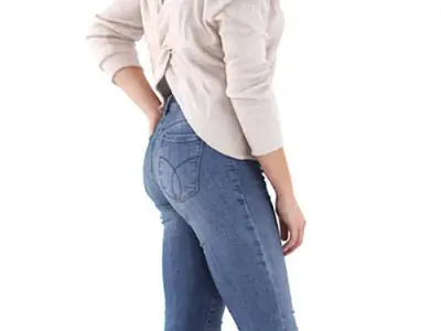 Melanie Posed 004