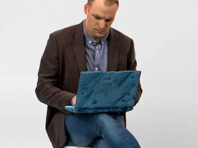 Leo 4D 005 Sitting Typing