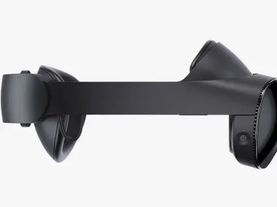  Meta Quest Pro Headset and Controllers 