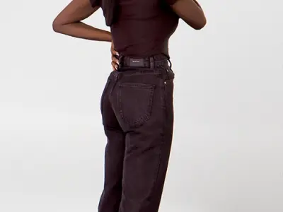 Posed 00215 03