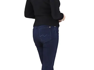 Alexandra Posed 002