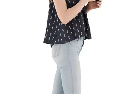 Hannah Posed 009