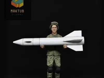  Soldier Holding Missile Military Diorama Figure 3D print model