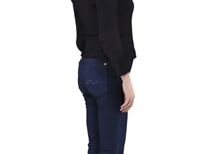 Alexandra Posed 003