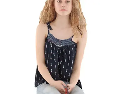 Hannah Posed 004