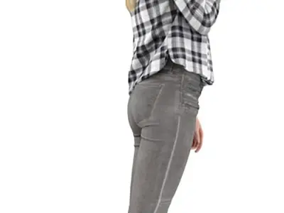 Janna Posed 012