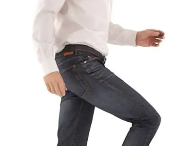 Eric Posed 045