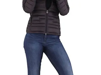 Carla Posed 004