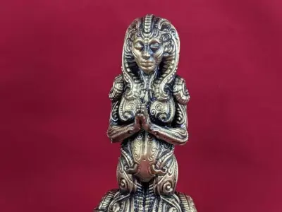 praying egyptian goddess statue 3D print model