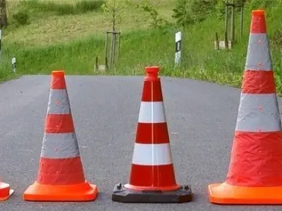 Verkehrs-leitkegel traffic cone with stripes Free 3D model