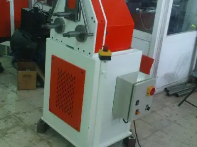 cintreuse piramidale  Free 3D model