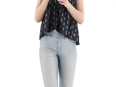 Hannah Posed 009