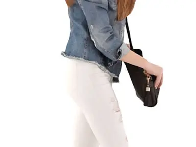 Emma Posed 019