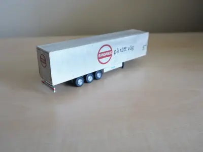 Pre supported H0 1 87 scale box trailer proxy 3D print model