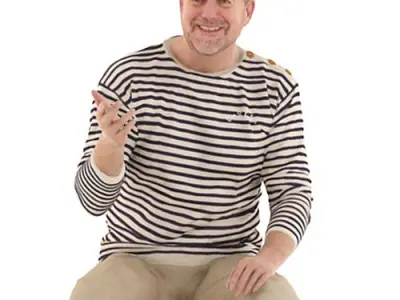 Frank Posed 010