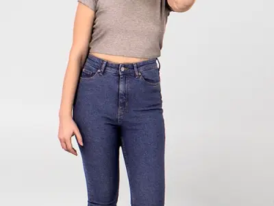 Posed 00126 18
