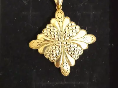 Golden Elegance Penda 3D model