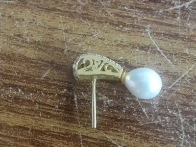 Ear ring 1 drop pearl and prong diamond  gold 3D print model