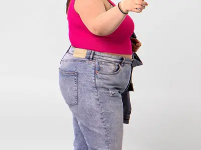 Posed 00233 04