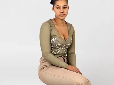 Posed 00212 35