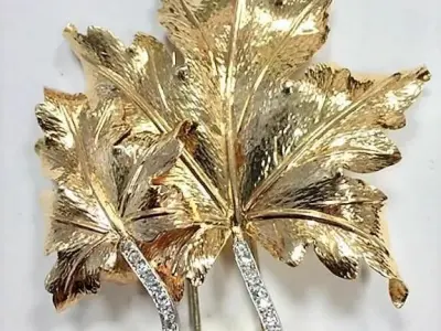 2112 B gold and diamond maple leaf brooch 3D model
