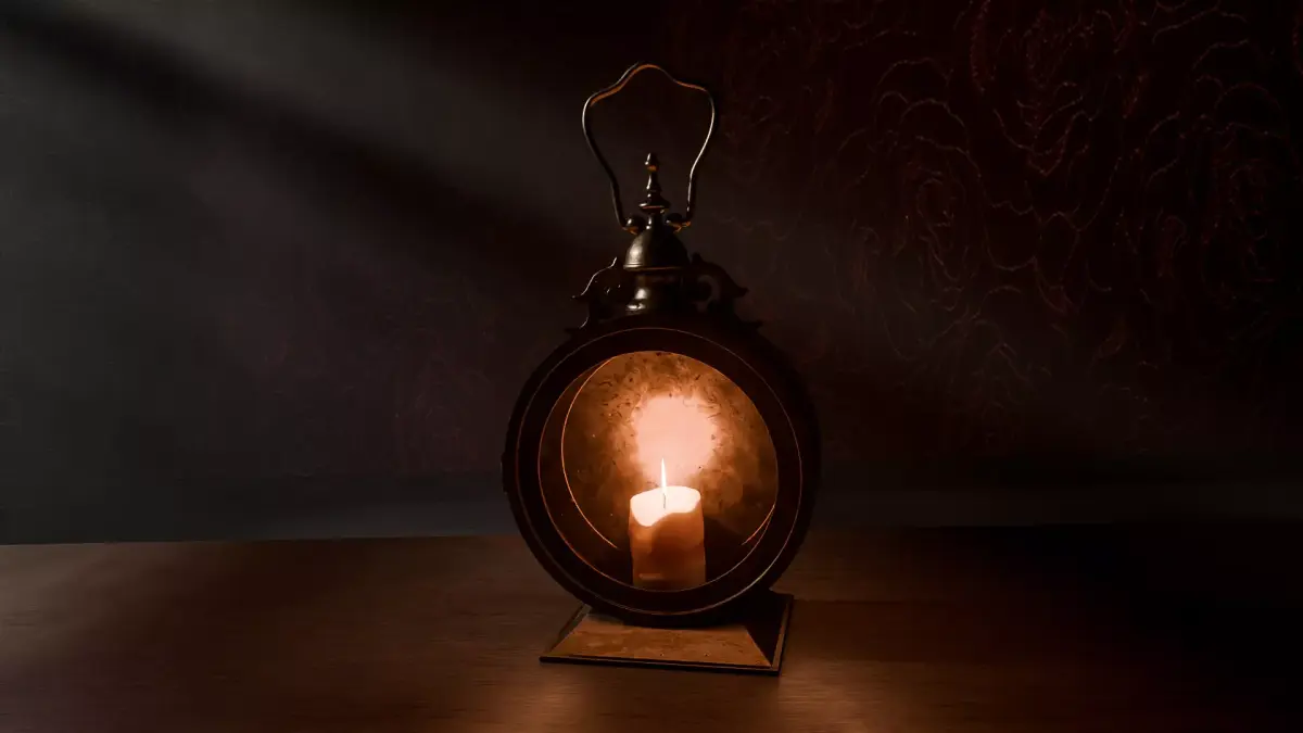 Vintage lantern Free low-poly 3D model