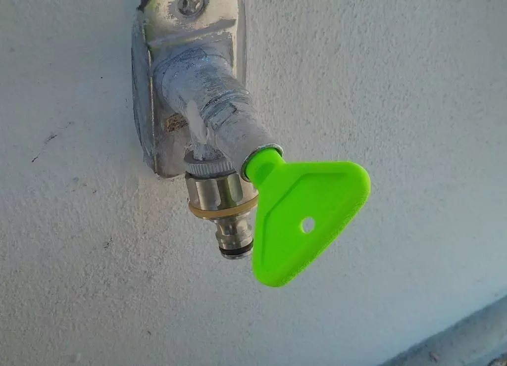 Key for outdoor water faucet Free 3D print model