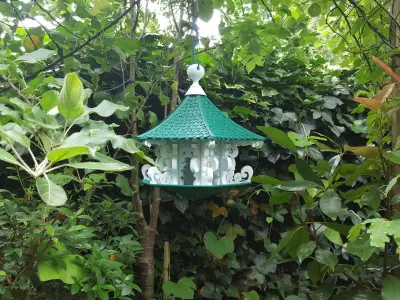 Flowing Bird Feeder Free 3D print model
