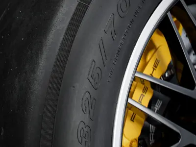 Pirelli DHE 325 705 R18 3D model