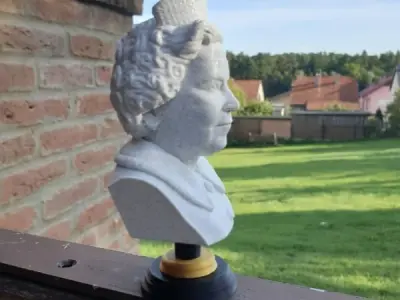 Queen Elizabeth bust - Commercial Licence 3D print model
