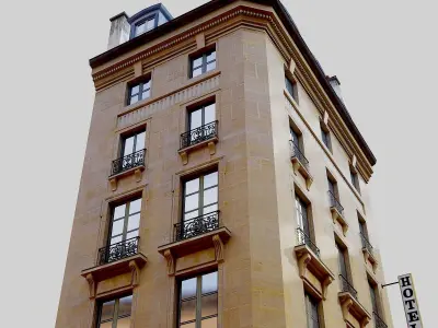 Parisian building with shop Low-poly 3D model
