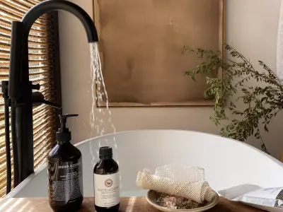 Decorative set bathtub with wooden tray and soap Free 3D model